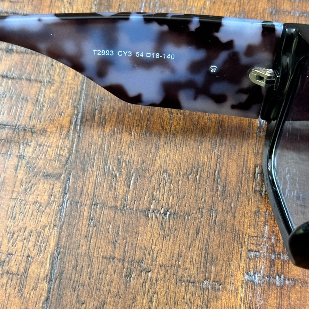 Off-White Unisex Sunglass - Picture 4 of 5
